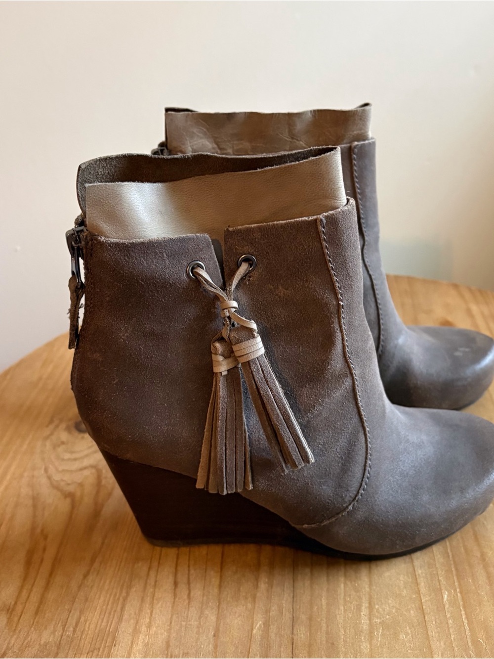 OTBT Vagray Suede Wedge Ankle Boots with Tassel in Dust Grey Size 6.5 - Picture 5 of 8